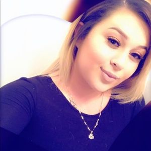 Meet your Posher, Roxana